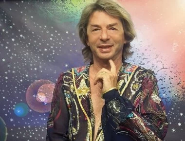 Πατήρ Κυπριανός ο… Νίκος Χορταρέας: Χειροτονήθηκε ο γνωστός αστρολόγος!